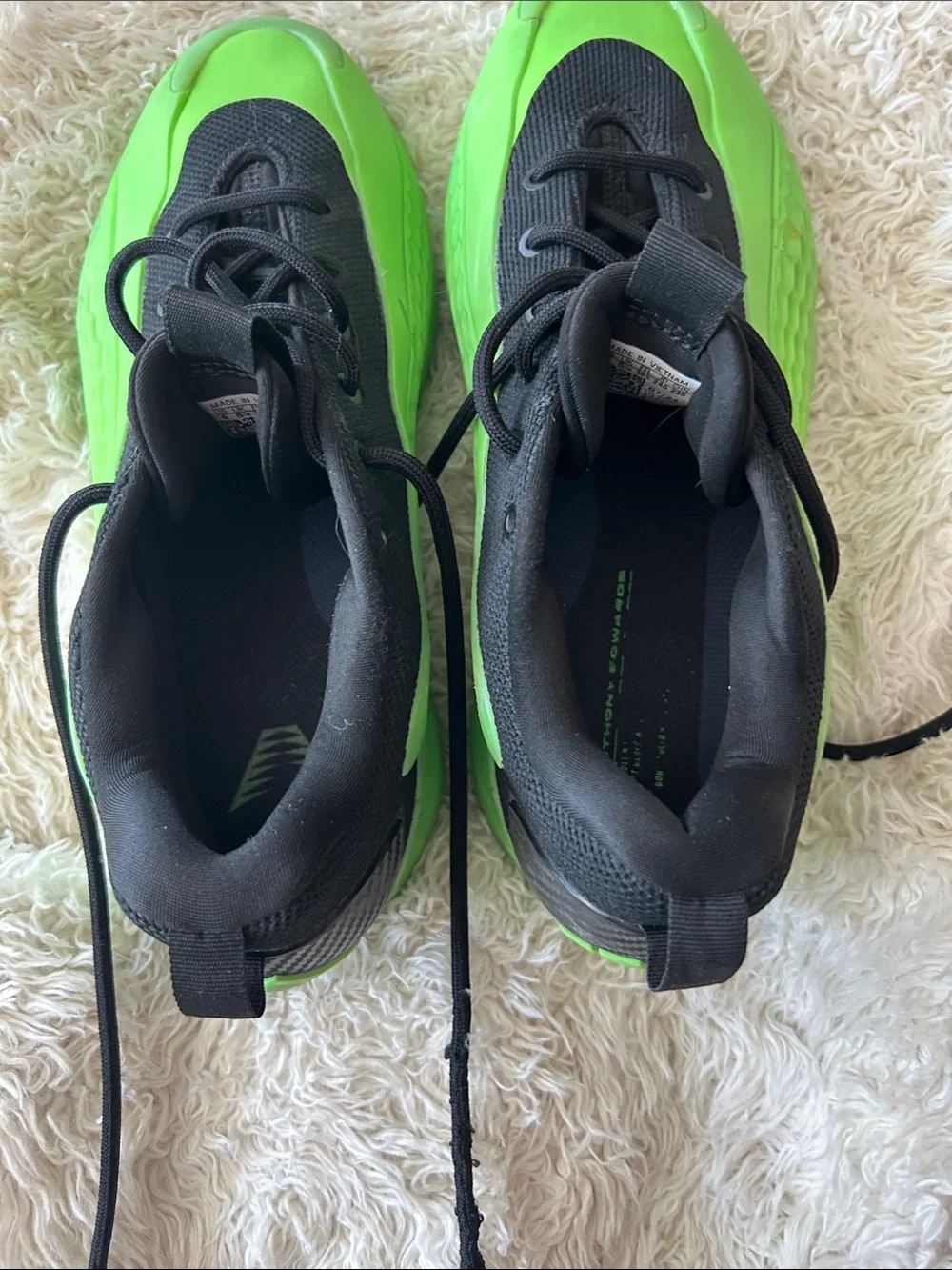 Anthony Edward’s basketball shoes size 6